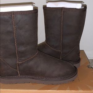Ugh Women's Classic Short Leather